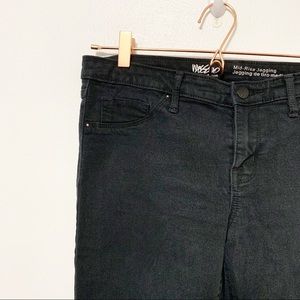 SALE🎉 Mossimo Denim Mid-Rise Jegging in Black